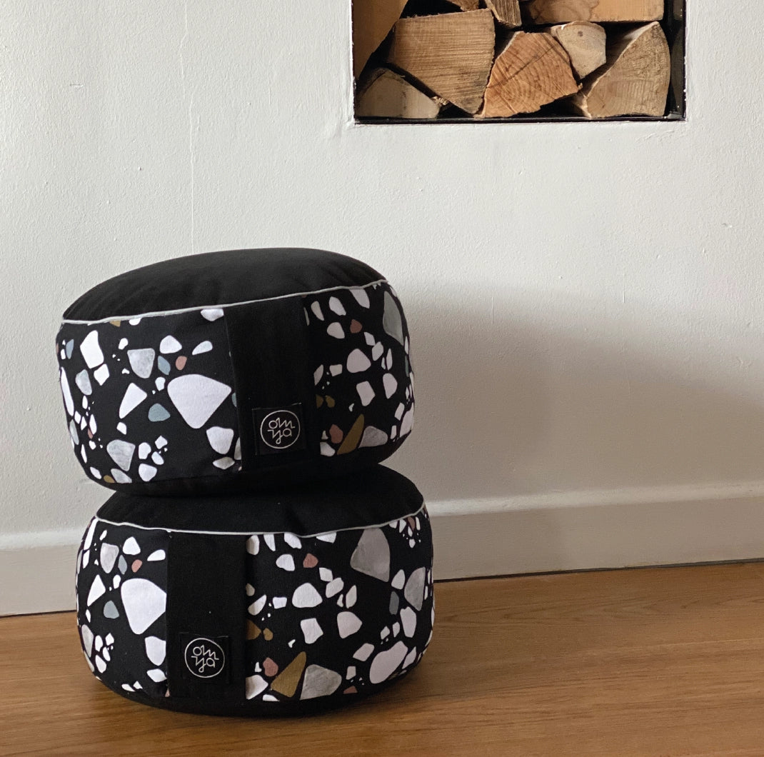 Design Yogakissen - Dark Terrazzo