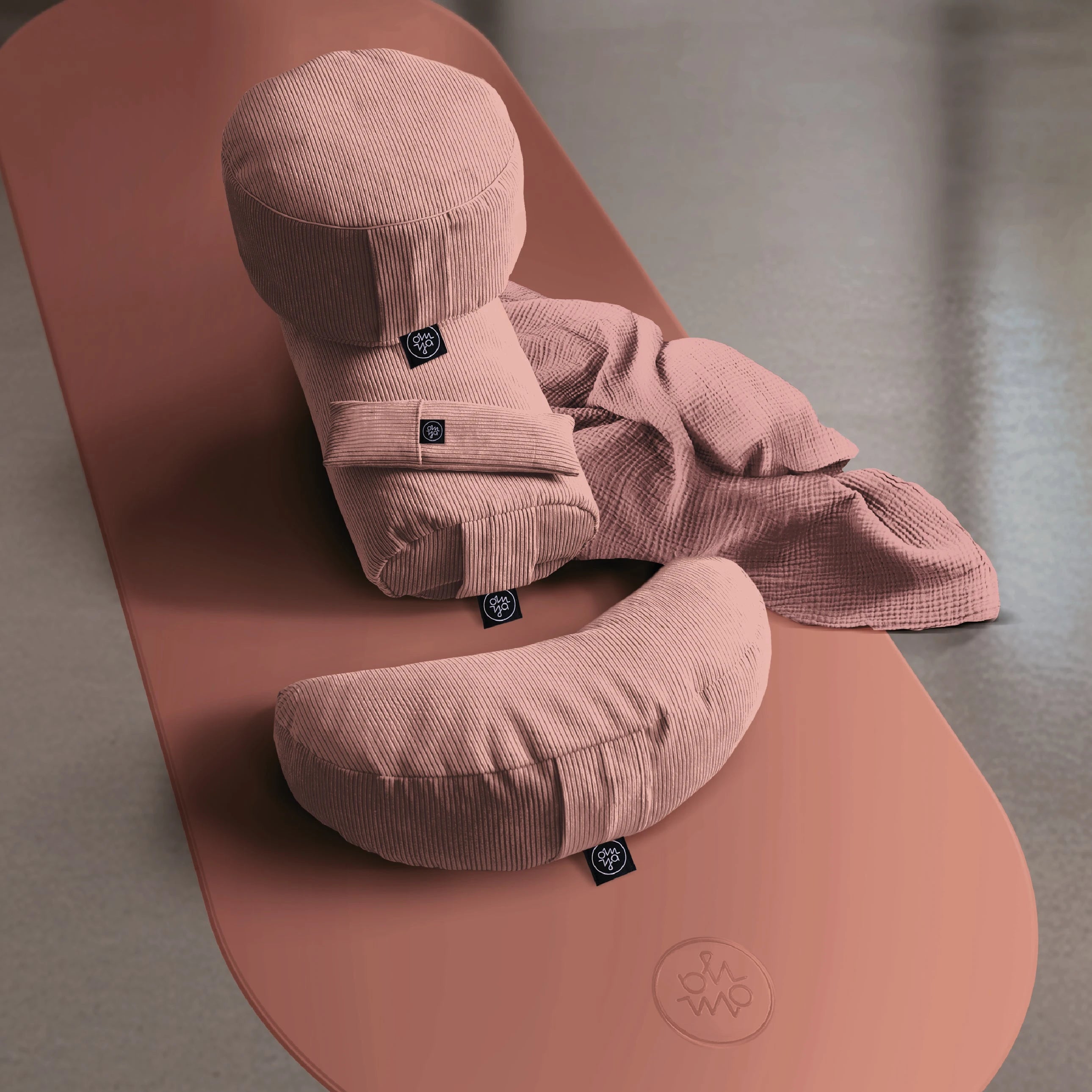 Coussin Demi Lune Design Yoga - Blush Cord