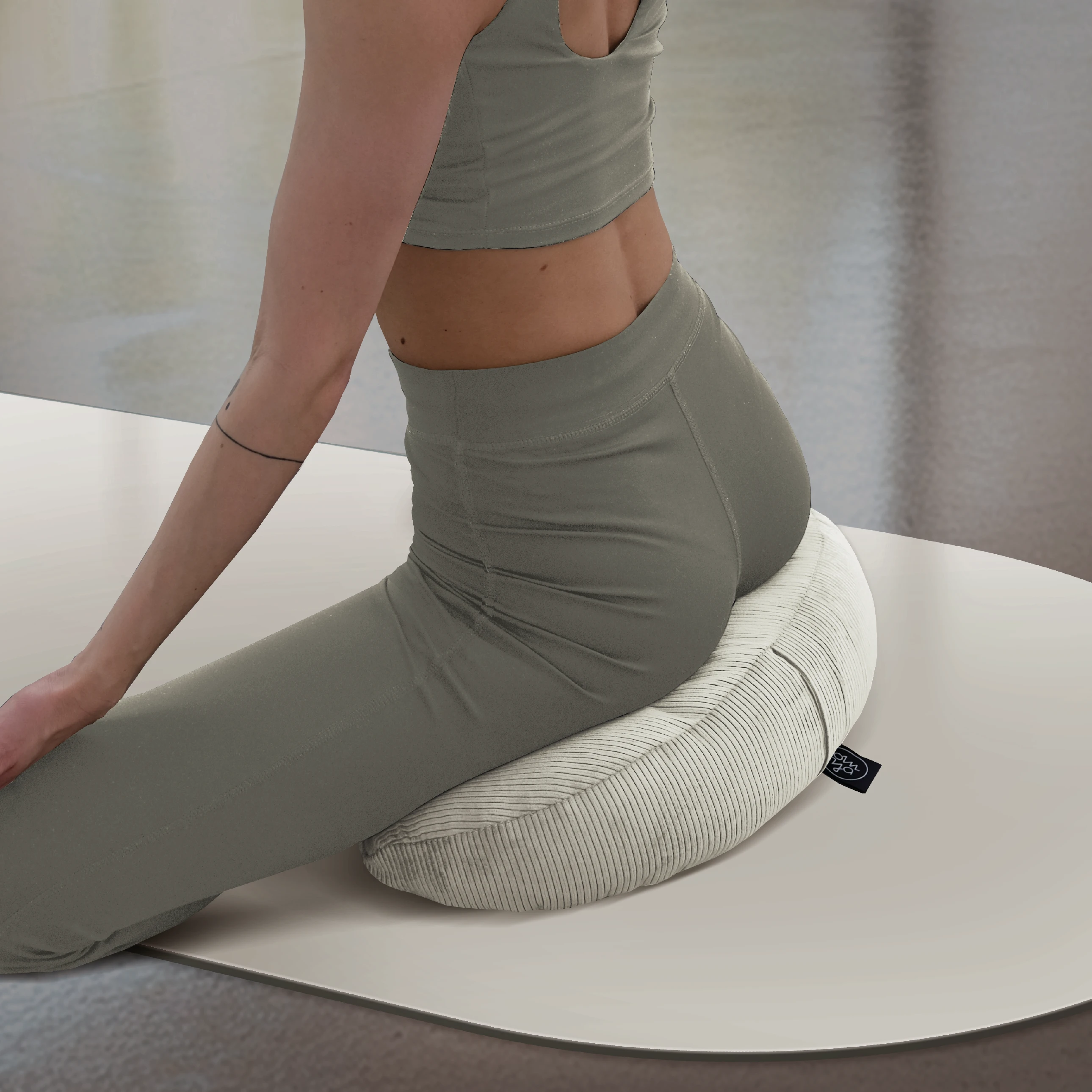 Design Yoga Halbmond Kissen - Pearl Cord